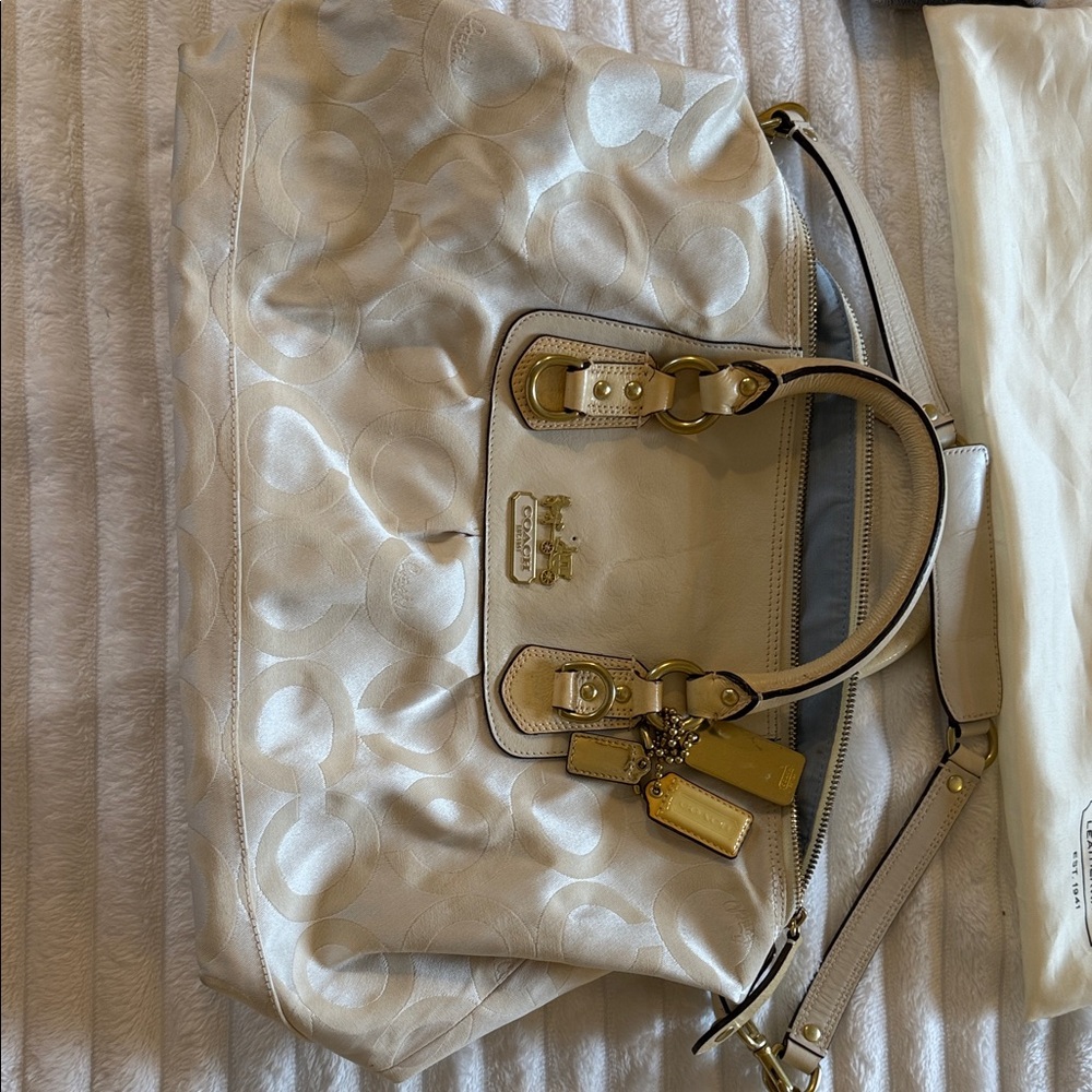 Coach White and Gold Signature Shoulder Bag